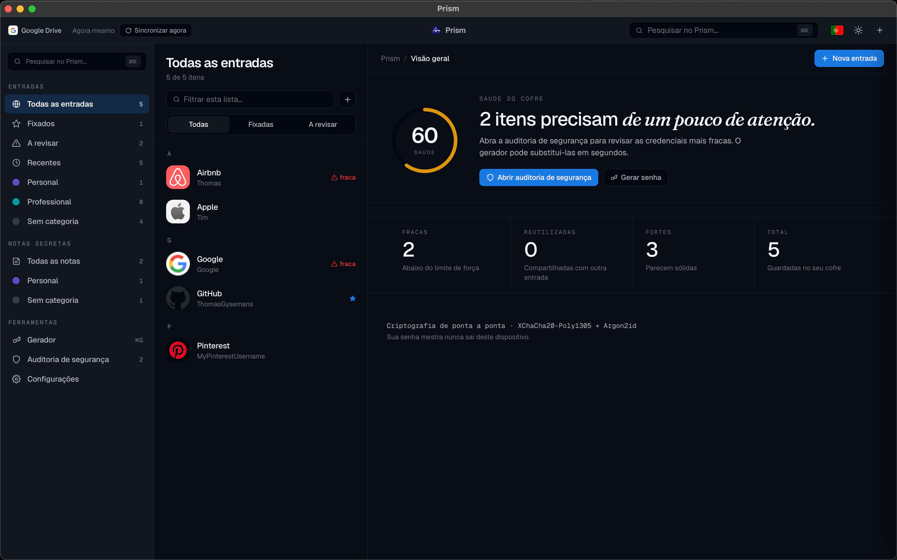 O Prism no computador a mostrar a vista geral do cofre em tema escuro.