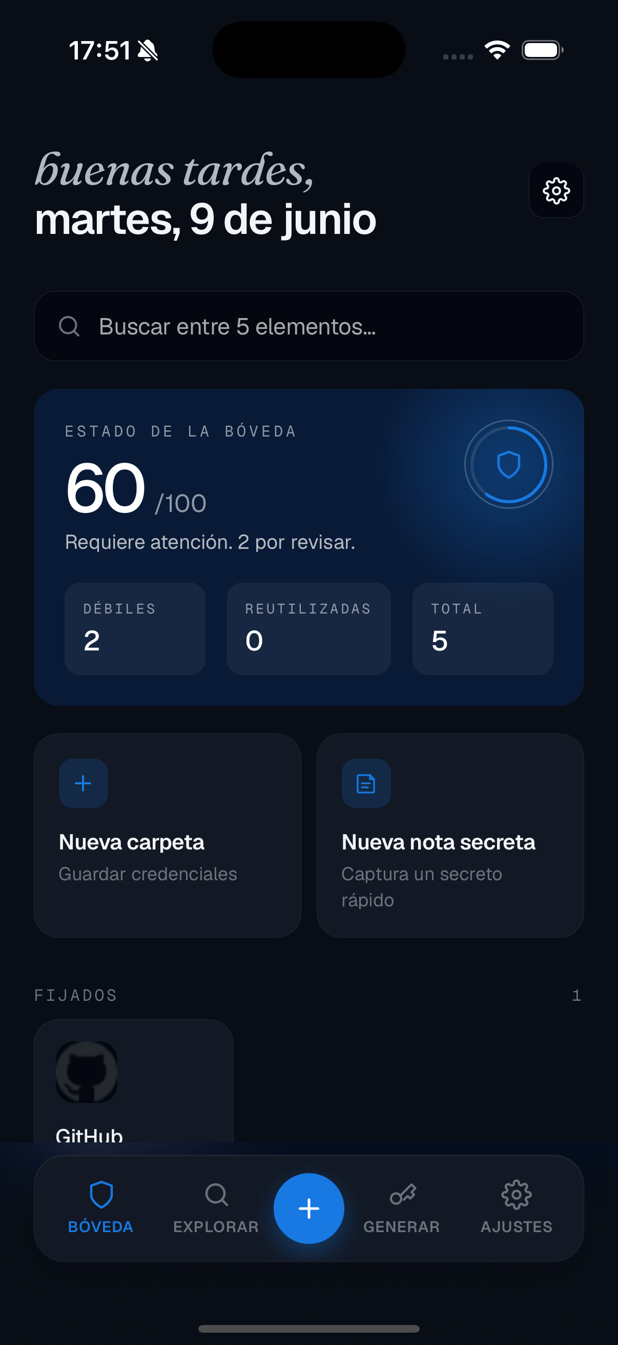 Prism en la pantalla de inicio de un teléfono en tema oscuro.