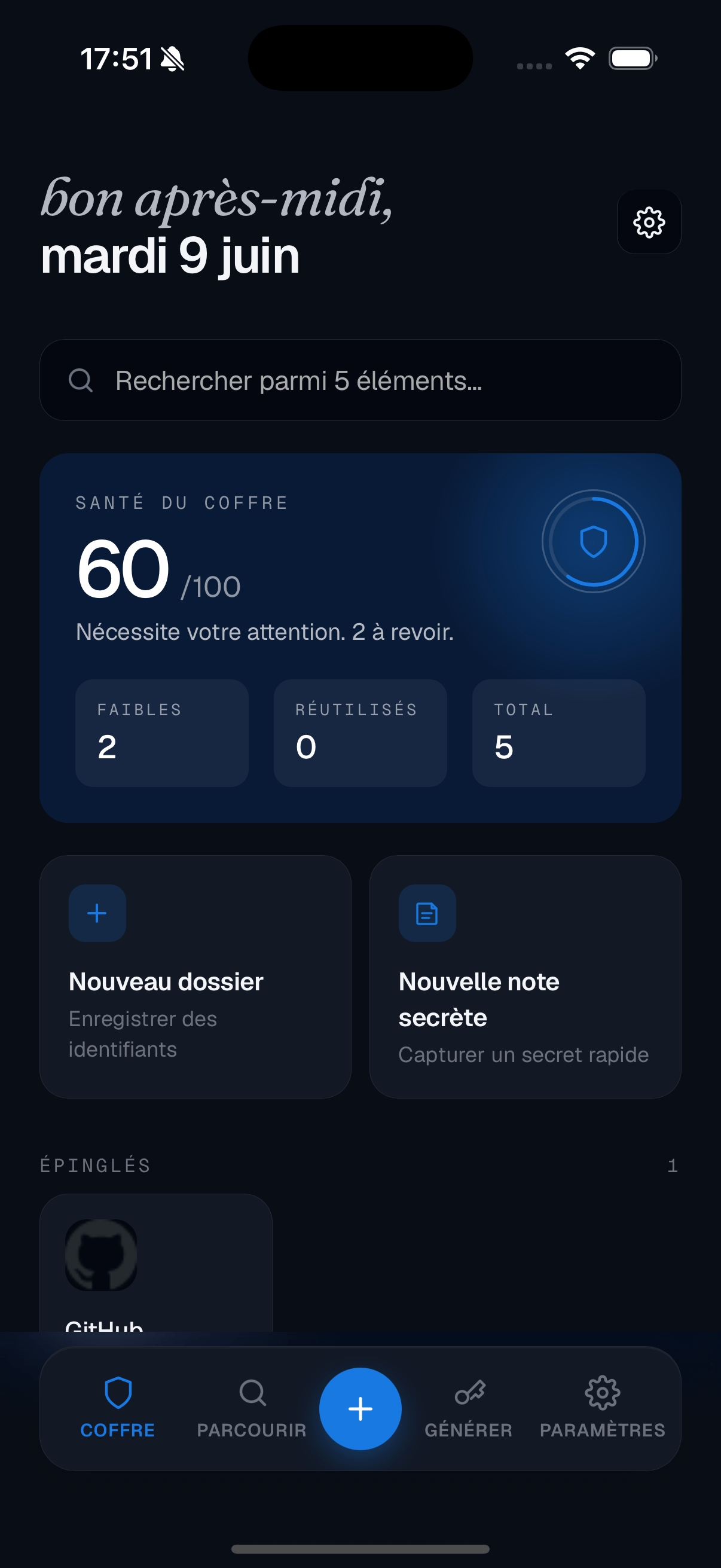 Prism sur l'écran d'accueil d'un téléphone en thème sombre.