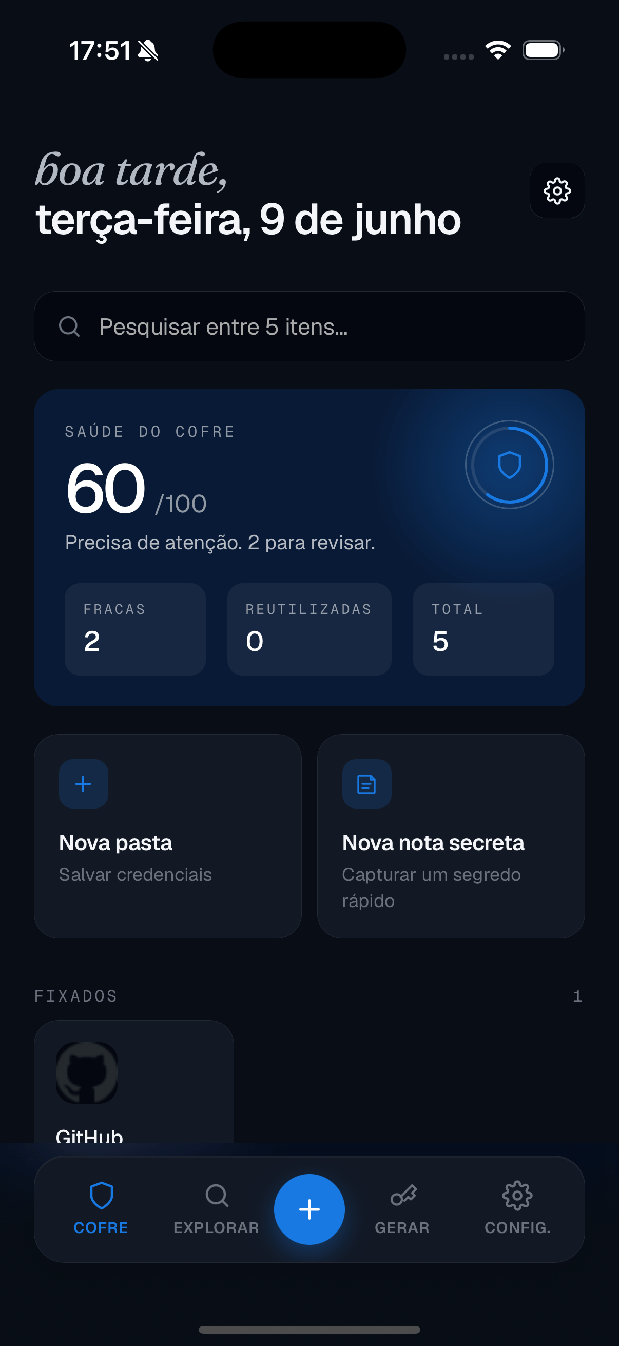 O Prism no ecrã inicial de um telemóvel em tema escuro.